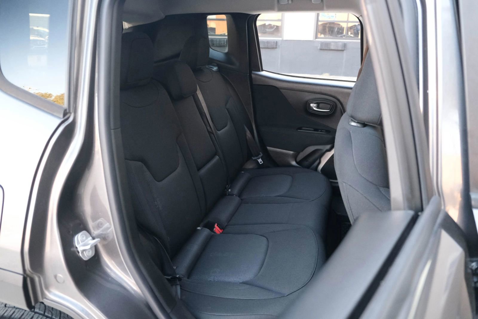 Used 2017 Jeep Renegade Latitude image 30