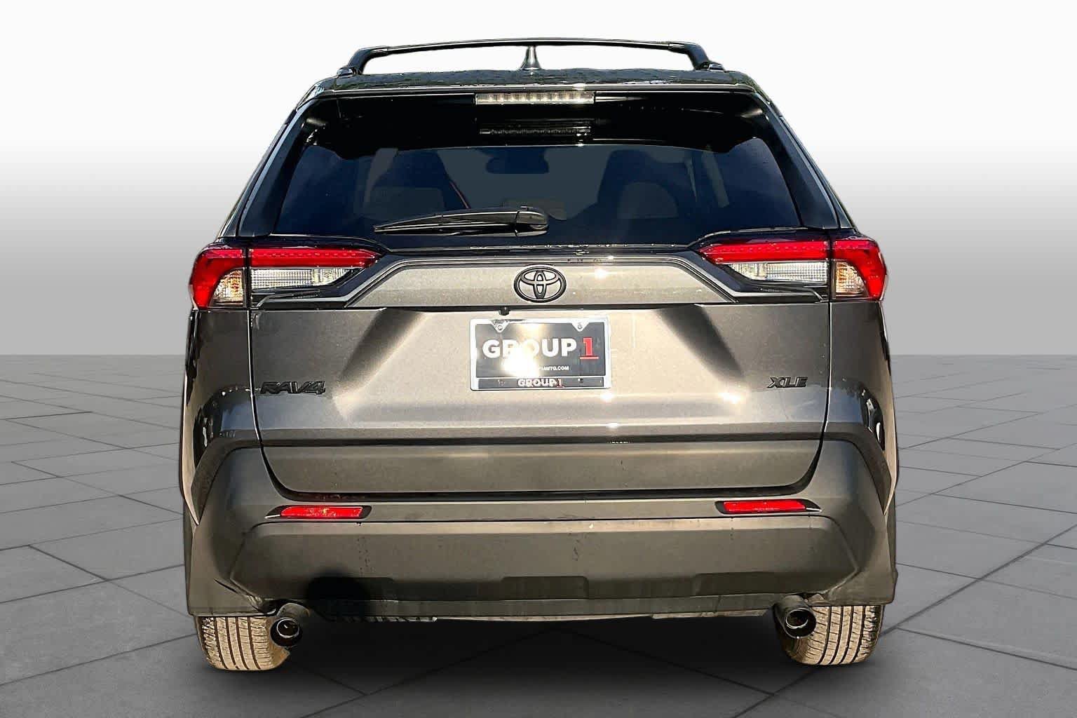 Used 2025 Toyota RAV4 XLE FWD image 5