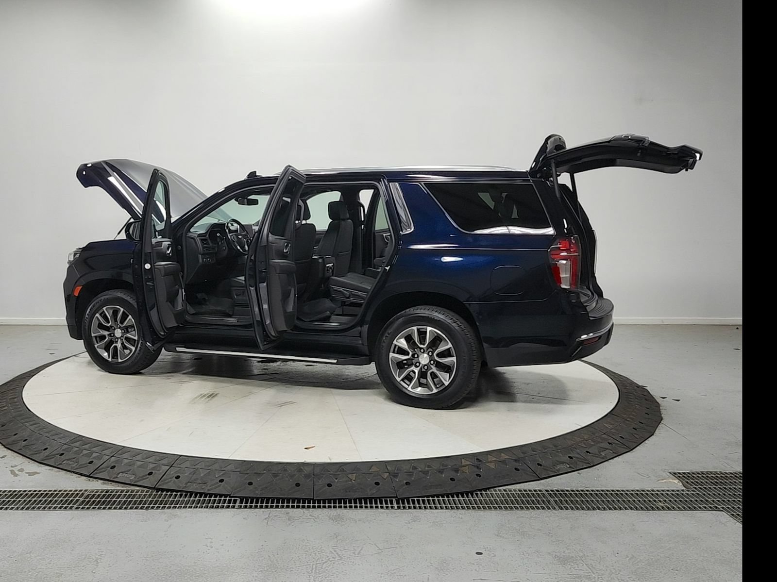 Used 2022 Chevrolet Tahoe LT w/ Luxury Package AWD/4WD image 14