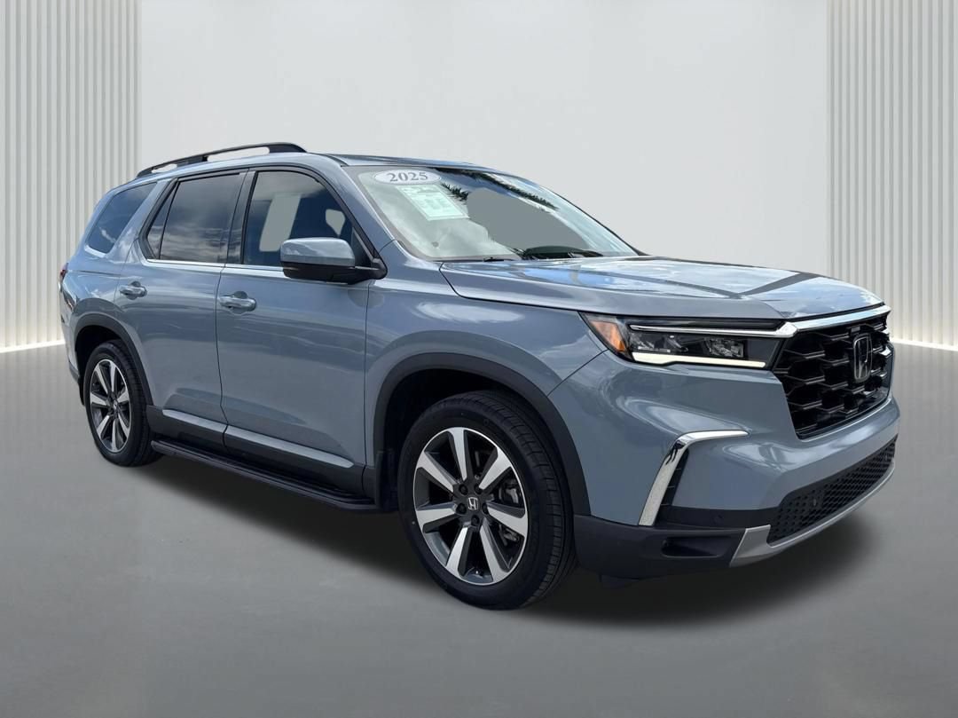 Used 2025 Honda Pilot Touring video 2
