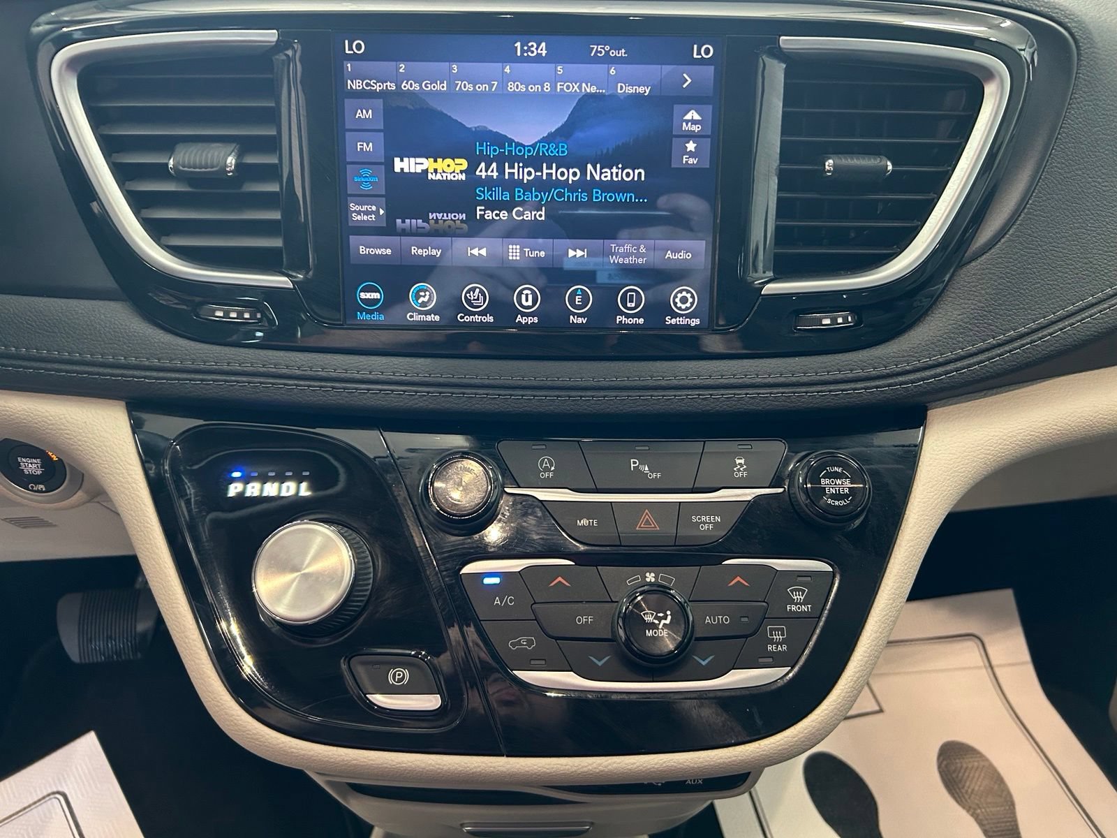 Used 2020 Chrysler Pacifica Limited FWD image 20