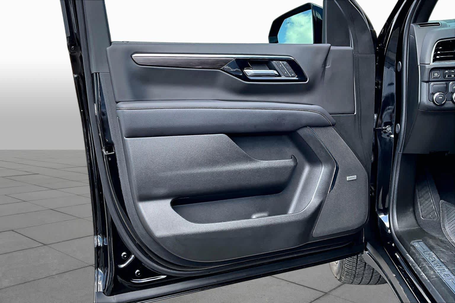Used 2025 Chevrolet Tahoe Premier w/ Sun And Tow Package RWD image 22