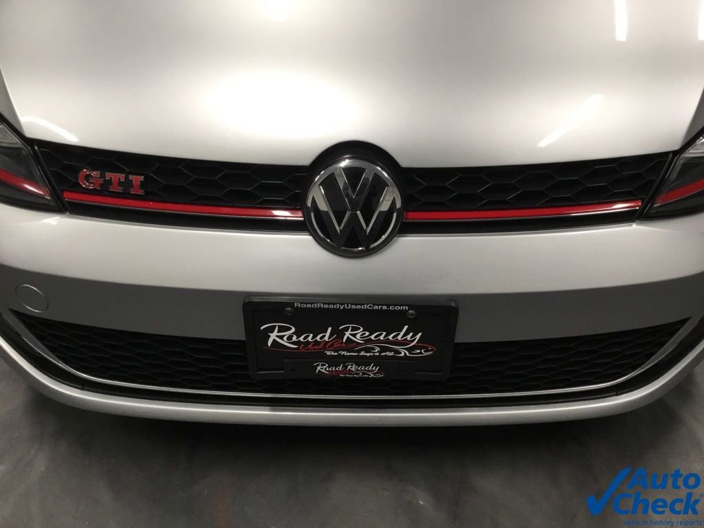 Used 2017 Volkswagen GTI SE image 17