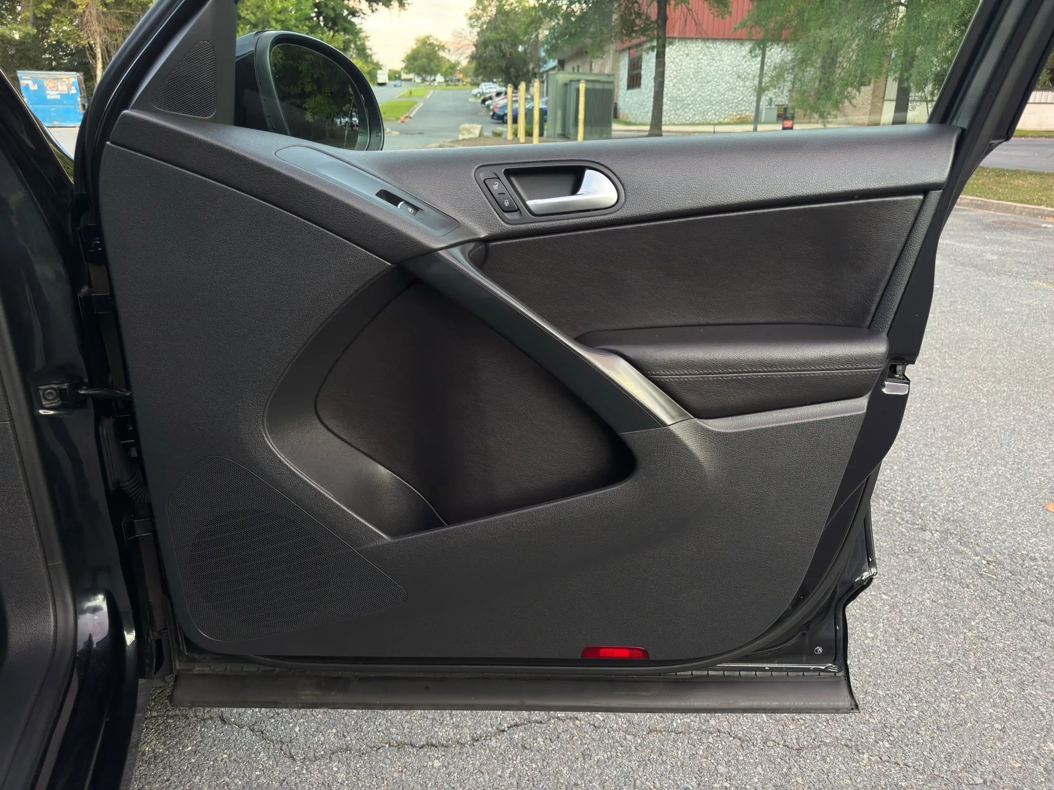 Used 2017 Volkswagen Tiguan Wolfsburg Edition image 24