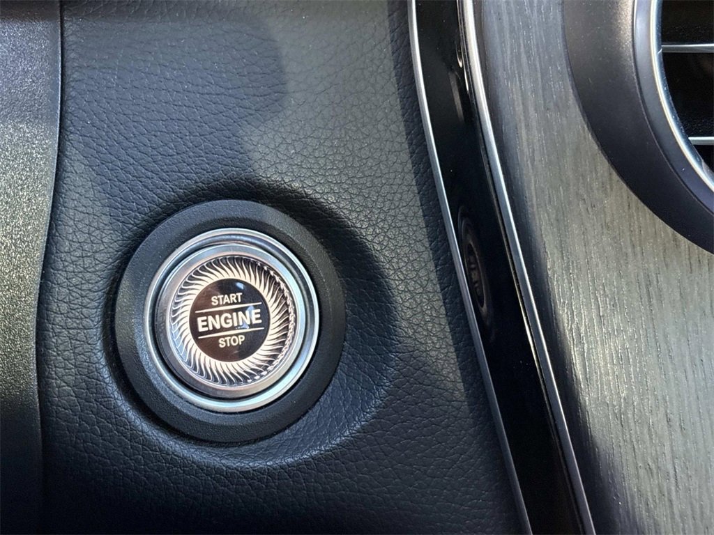 Used 2020 Mercedes-Benz GLC 300 image 25