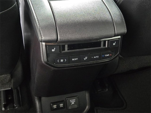 Used 2021 Toyota Highlander Platinum image 17
