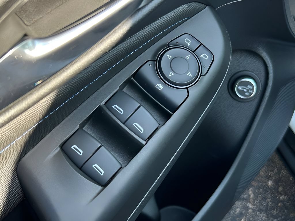 Used 2025 Buick Envista Sport Touring w/ Convenience I Package FWD image 17