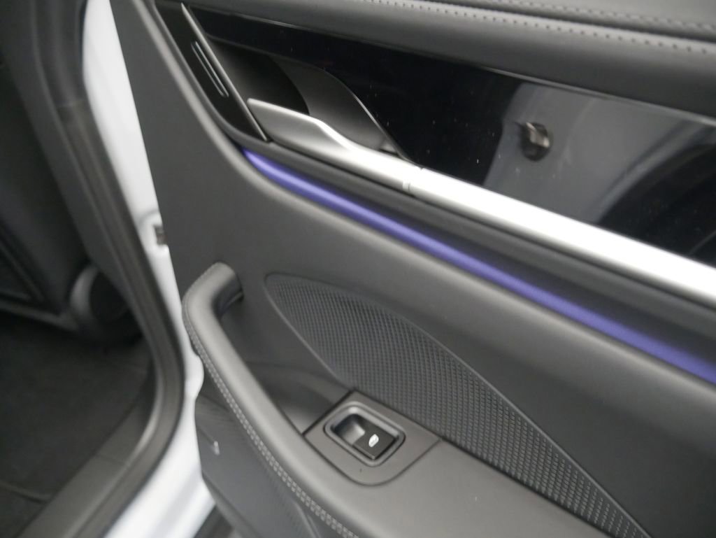 New 2026 Porsche Macan 4 Electric AWD/4WD image 31
