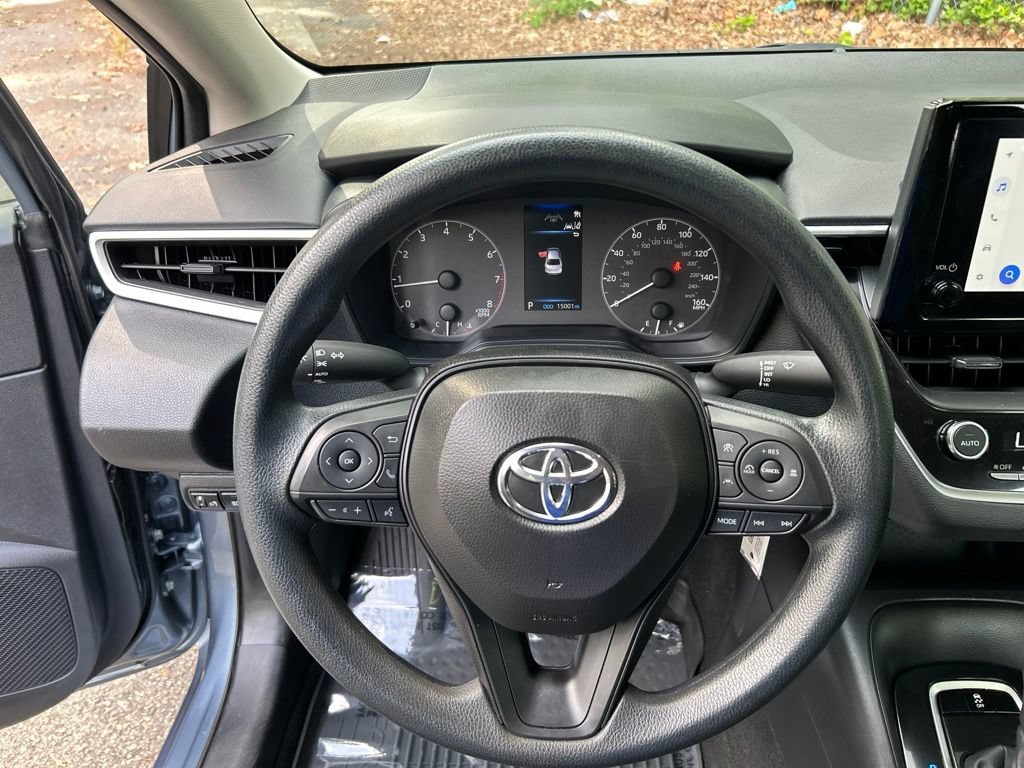 Used 2025 Toyota Corolla LE FWD image 21
