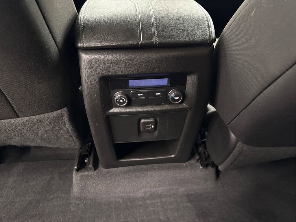 Used 2023 Chevrolet Traverse LT image 35