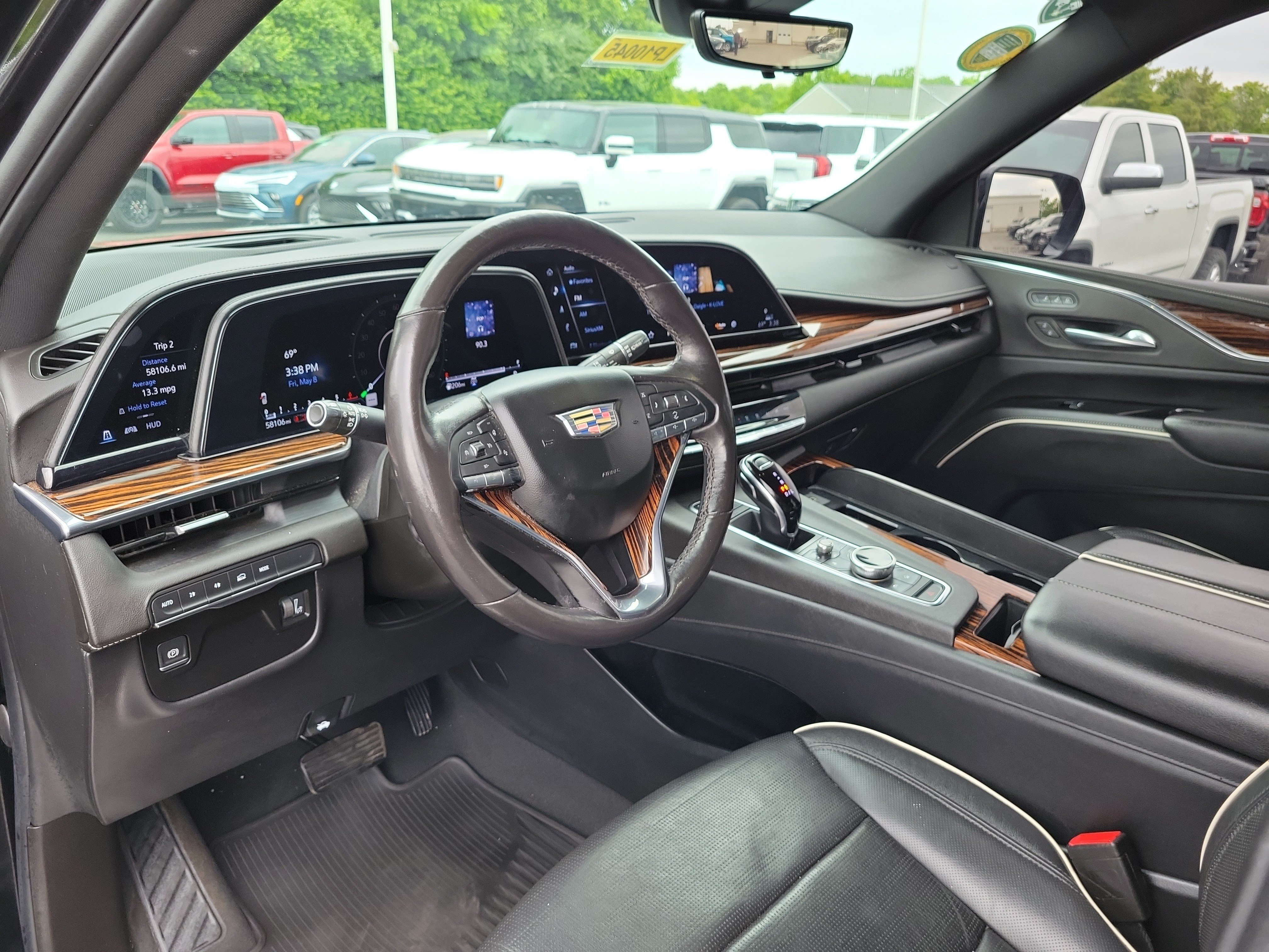 Used 2021 Cadillac Escalade Premium Luxury AWD/4WD image 20