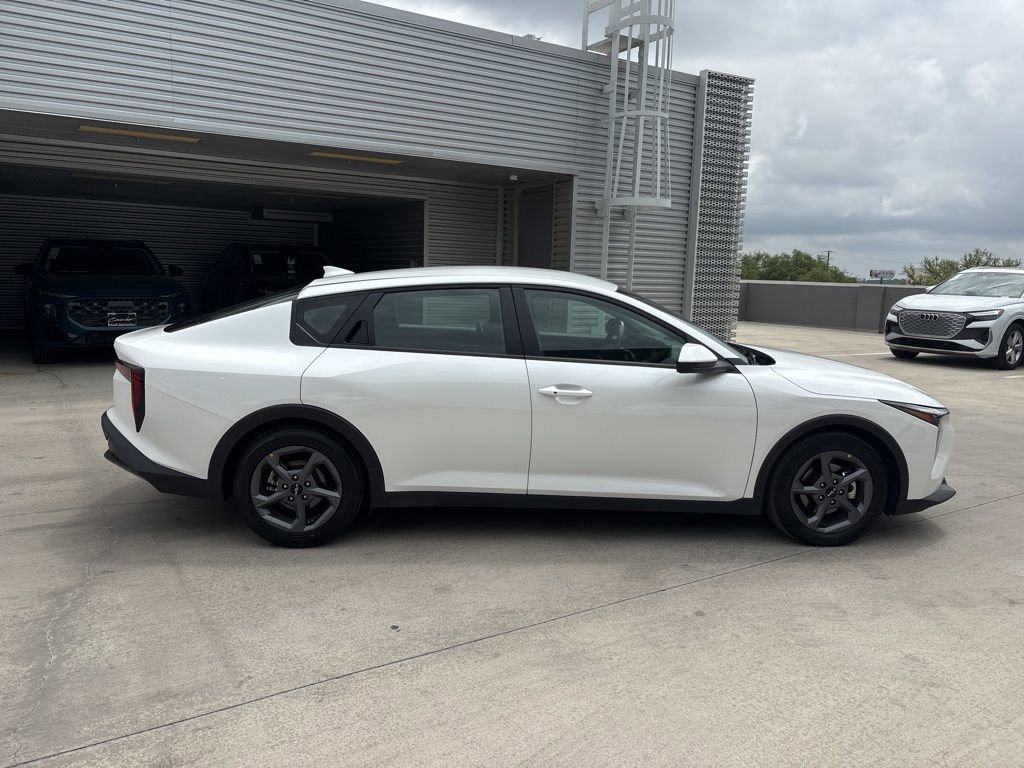 Used 2025 Kia K4 LXS image 4