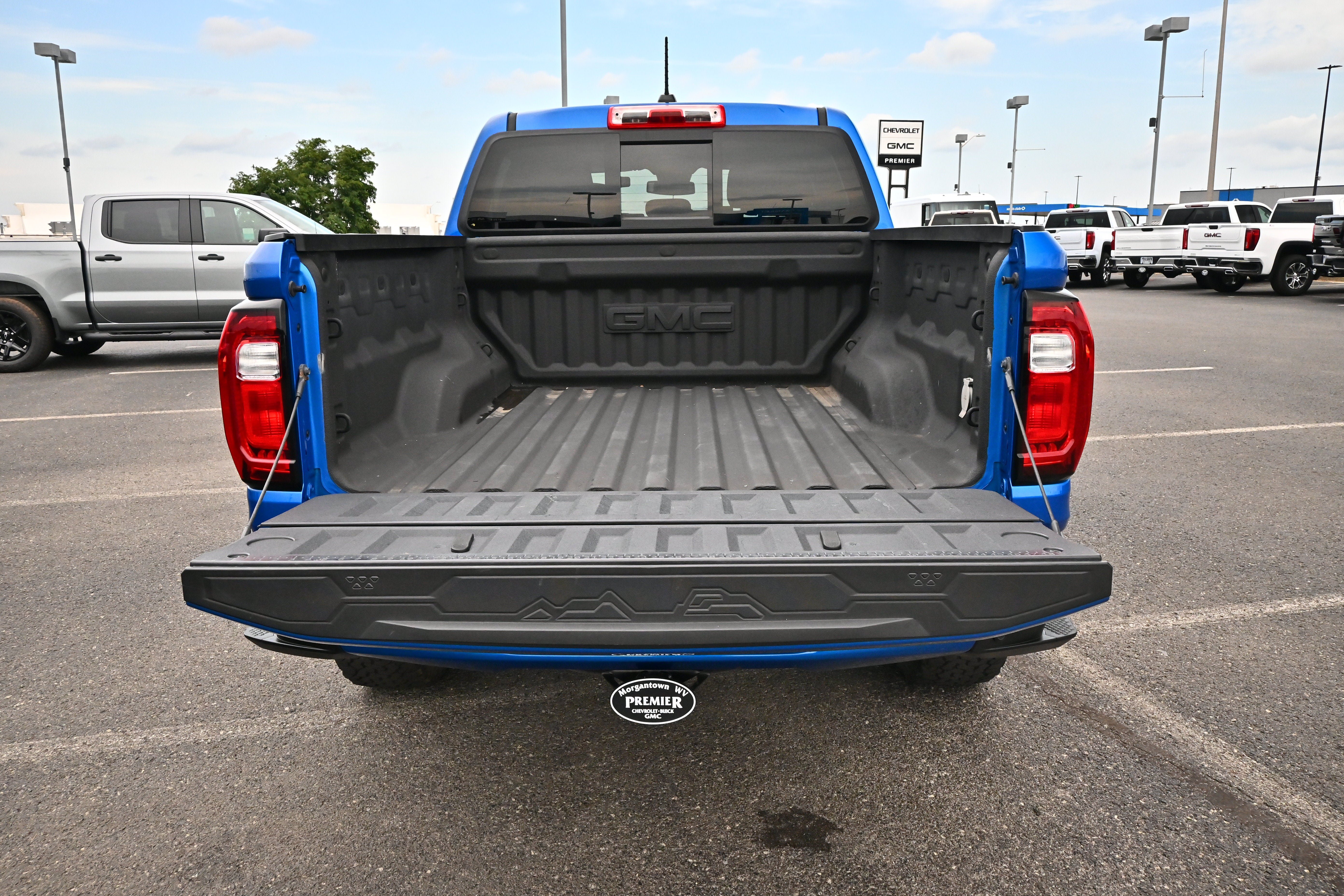 Used 2023 GMC Canyon AT4 w/ AT4 Premium Package AWD/4WD image 11