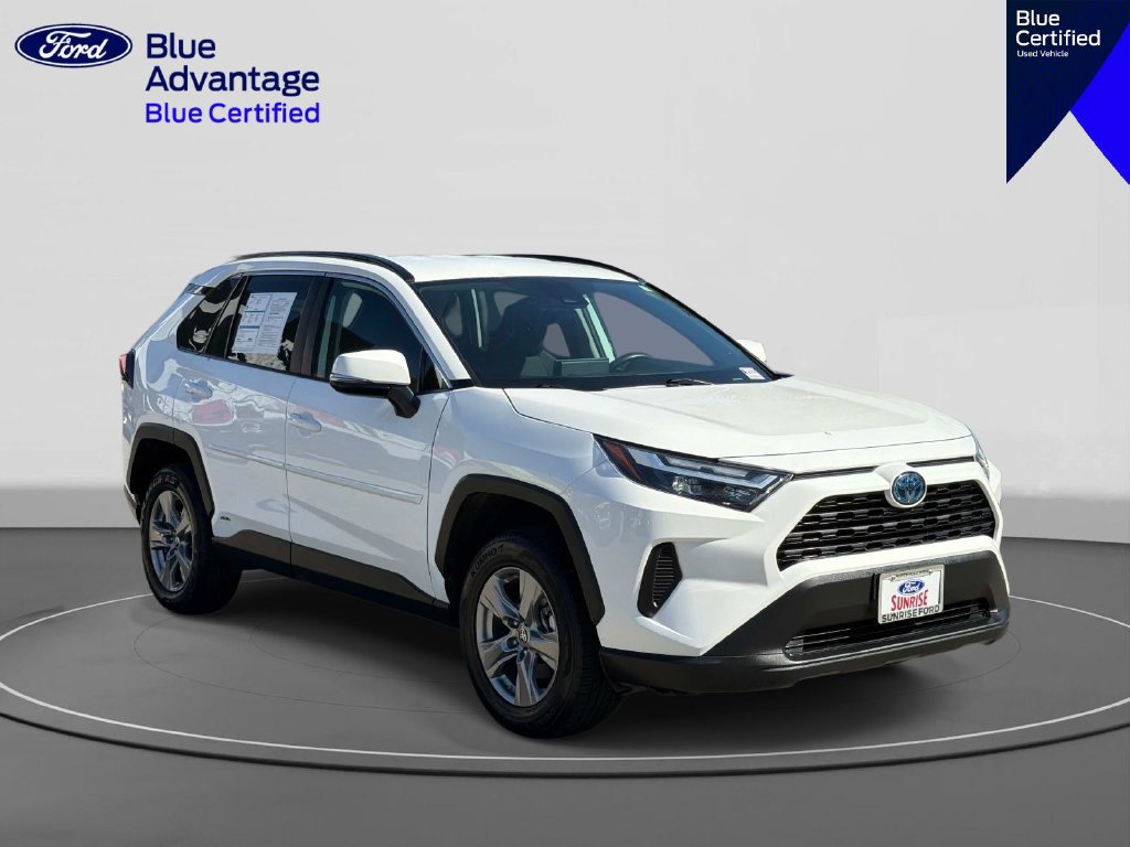 Used 2024 Toyota RAV4 LE AWD/4WD image 4