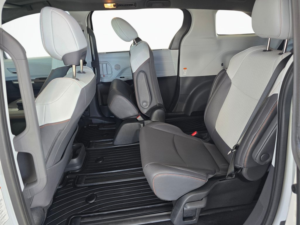 Used 2024 Toyota Sienna XSE AWD/4WD image 34