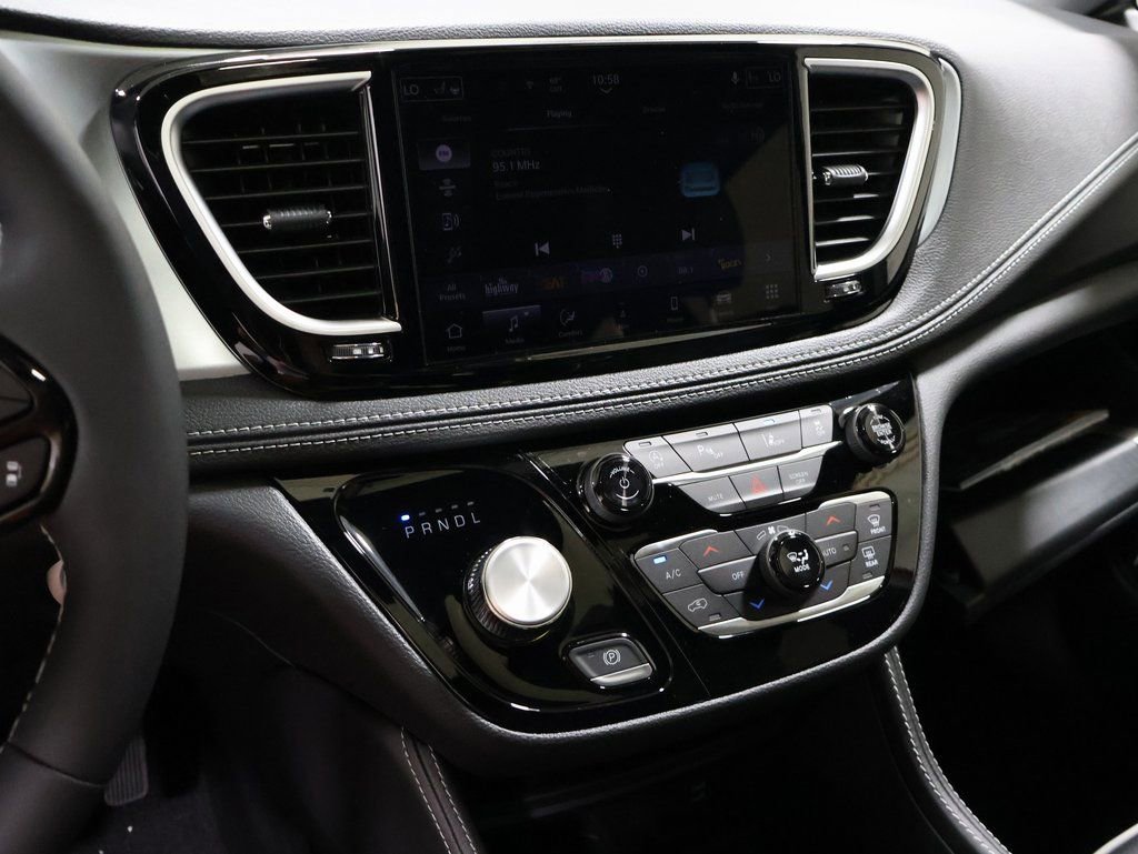 New 2026 Chrysler Pacifica Limited w/ S Appearance Package AWD/4WD image 25