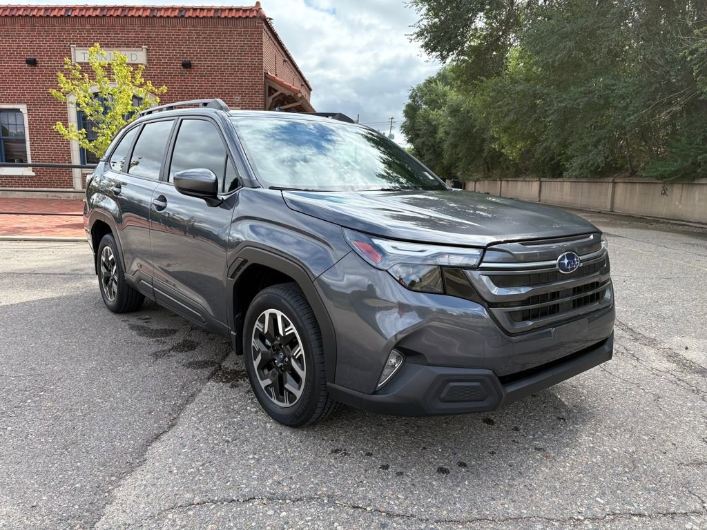 Used 2025 Subaru Forester Premium image 3