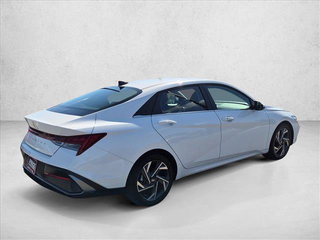 Used 2025 Hyundai Elantra SEL FWD image 4