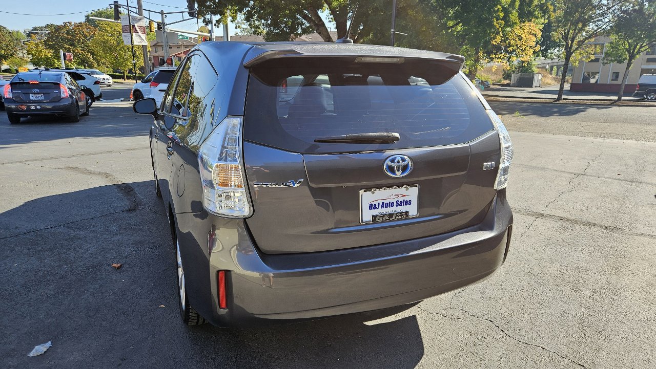 Used 2012 Toyota Prius V Five image 11