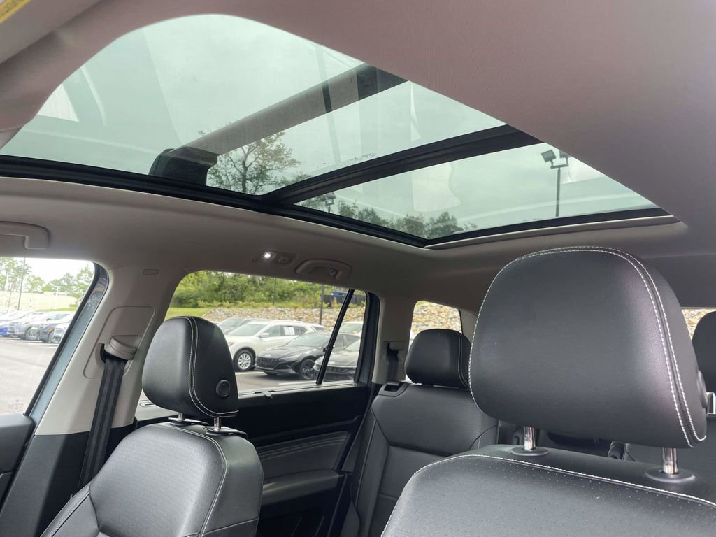 Used 2023 Volkswagen Atlas SEL R-Line image 13