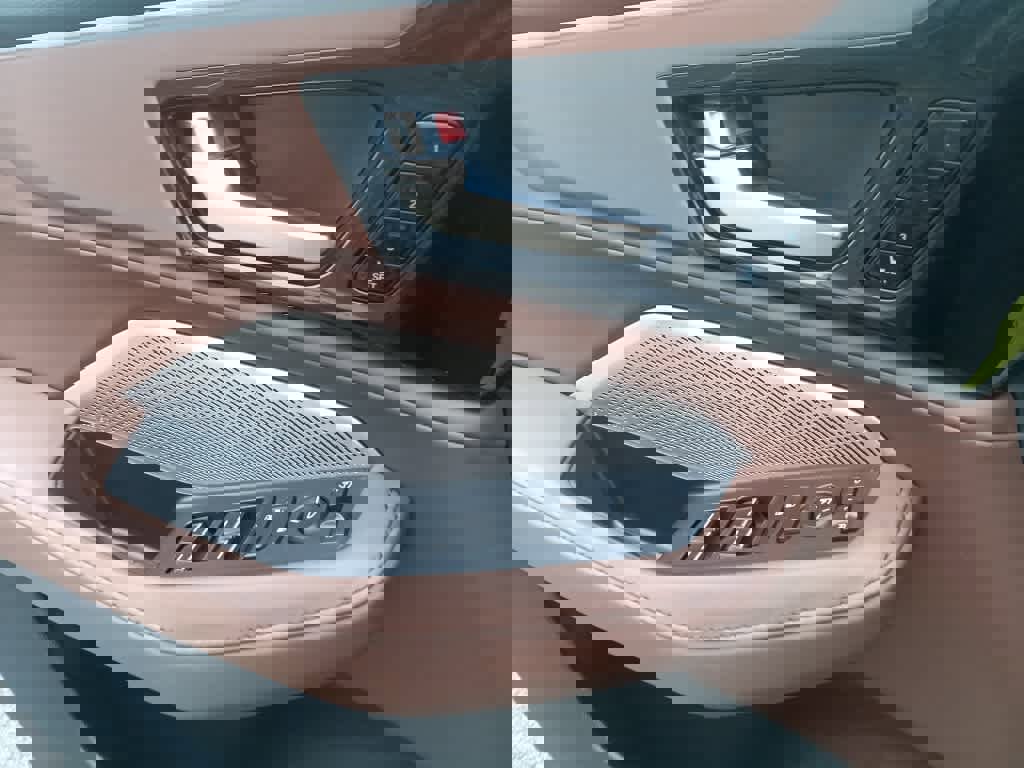 Used 2023 Acura MDX SH-AWD w/ Technology Package image 16