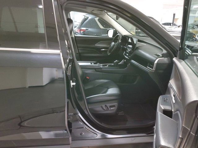 Used 2024 Toyota Grand Highlander XLE image 25
