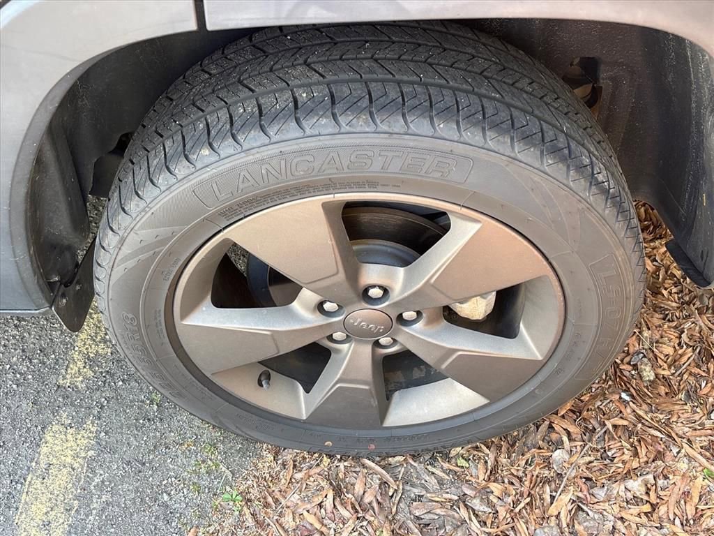 Used 2016 Jeep Cherokee 75th Anniversary image 10