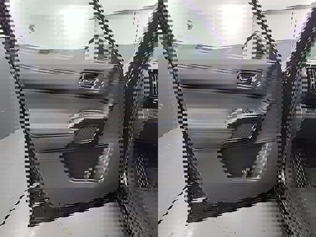 New 2025 Nissan Pathfinder S image 14