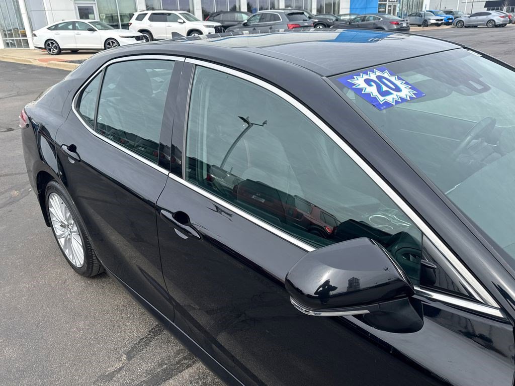 Used 2020 Toyota Camry XLE FWD image 14