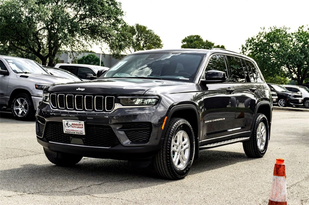 New 2025 Jeep Grand Cherokee Laredo w/ Luxury Tech Group I image 6