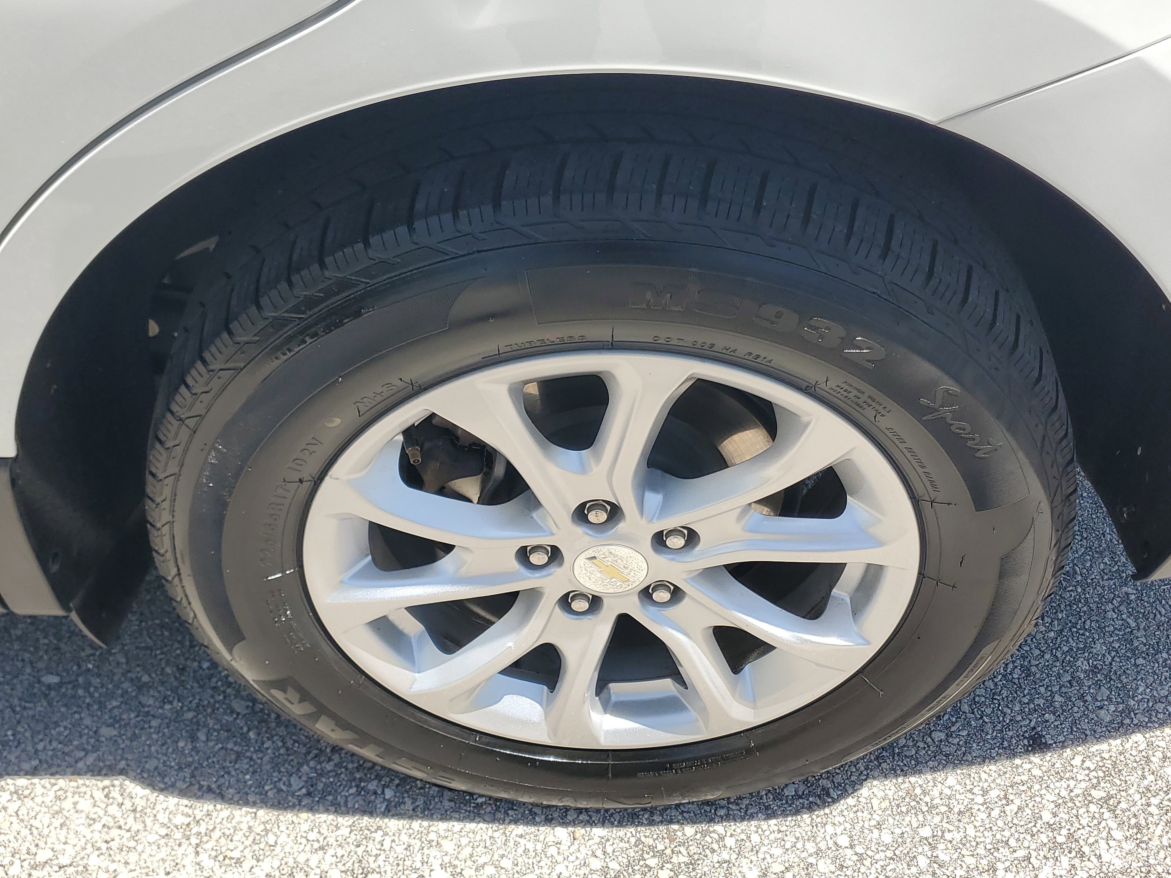 Used 2020 Chevrolet Equinox LT w/ LPO, Floor Liner Package image 7