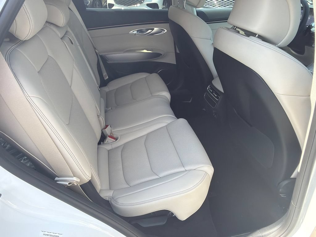 New 2027 Genesis GV70 2.5T Select AWD/4WD image 17