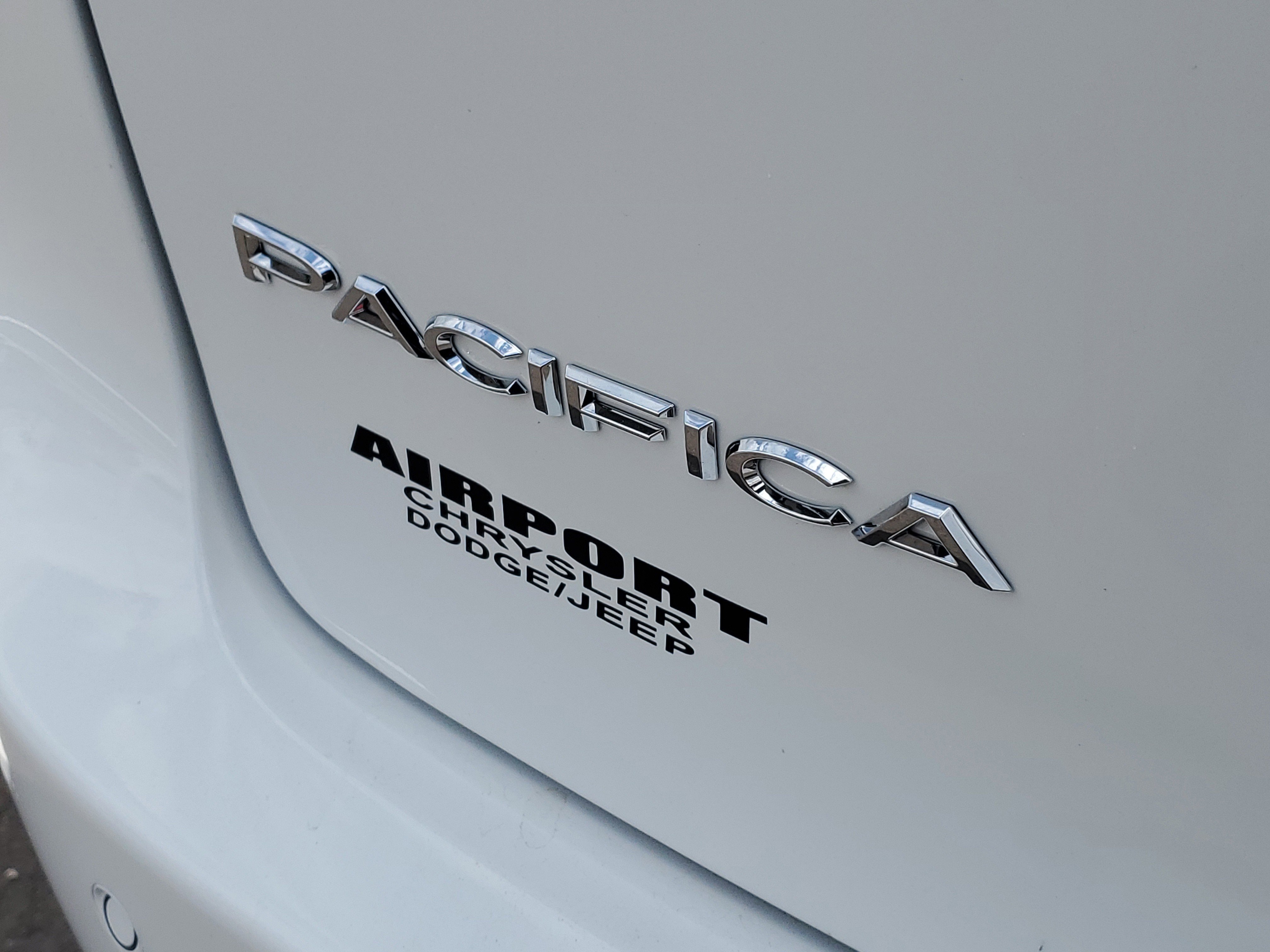 New 2026 Chrysler Pacifica Select FWD image 6