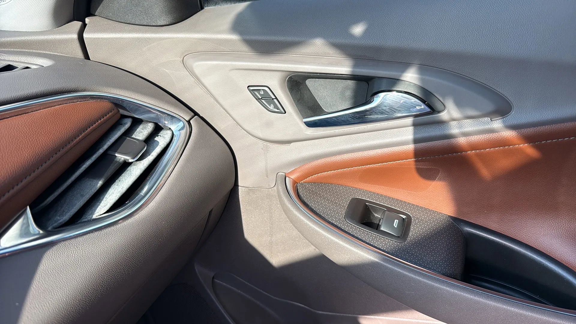 Used 2017 Chevrolet Malibu LT w/ Leather Package image 40