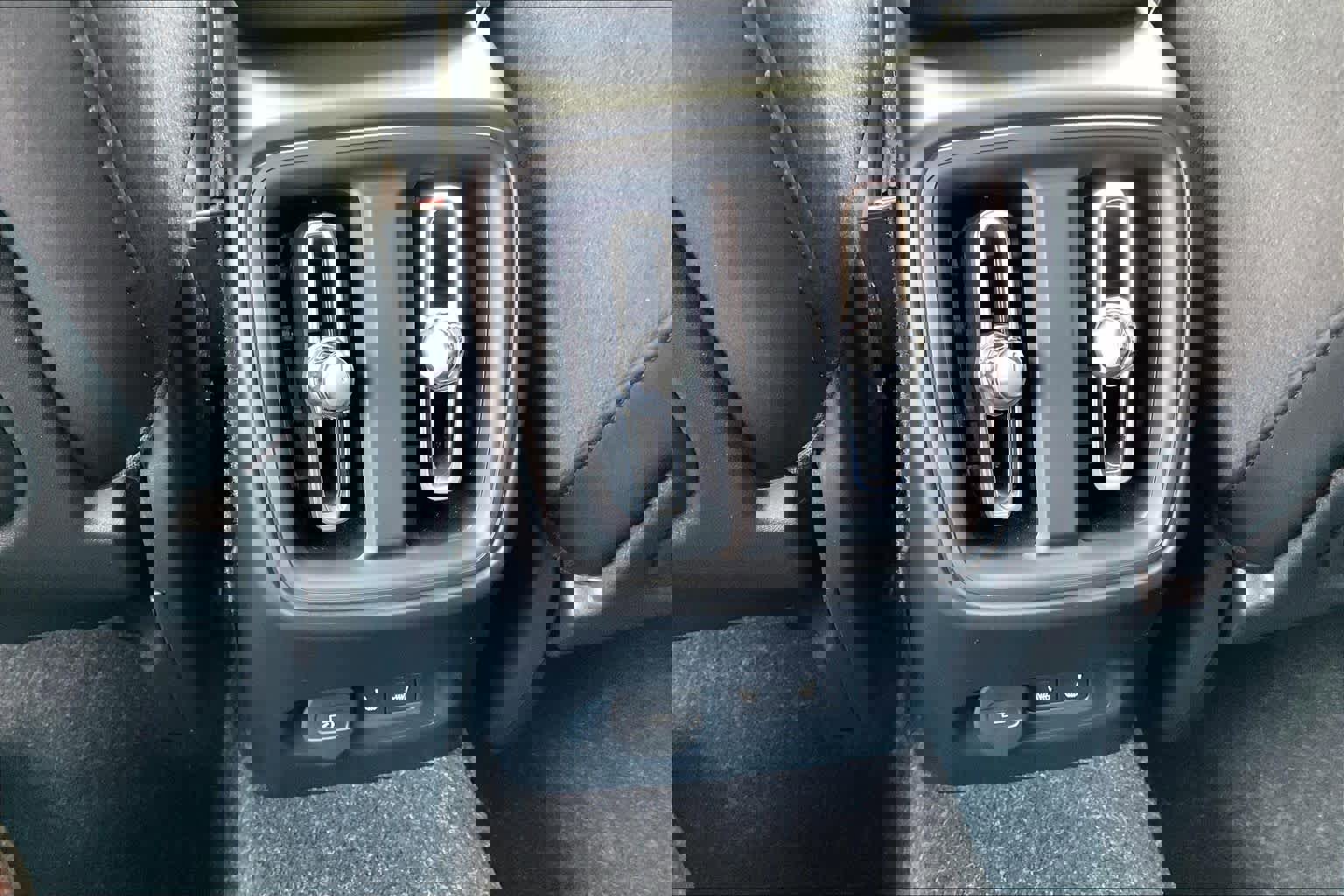 Used 2023 Volvo C40 P8 Recharge Ultimate w/ Protection Package Premier image 38