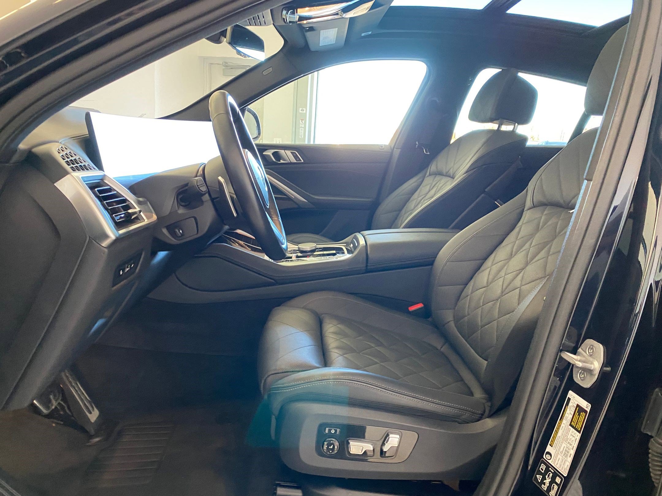 Certified 2025 BMW X6 xDrive40i image 5