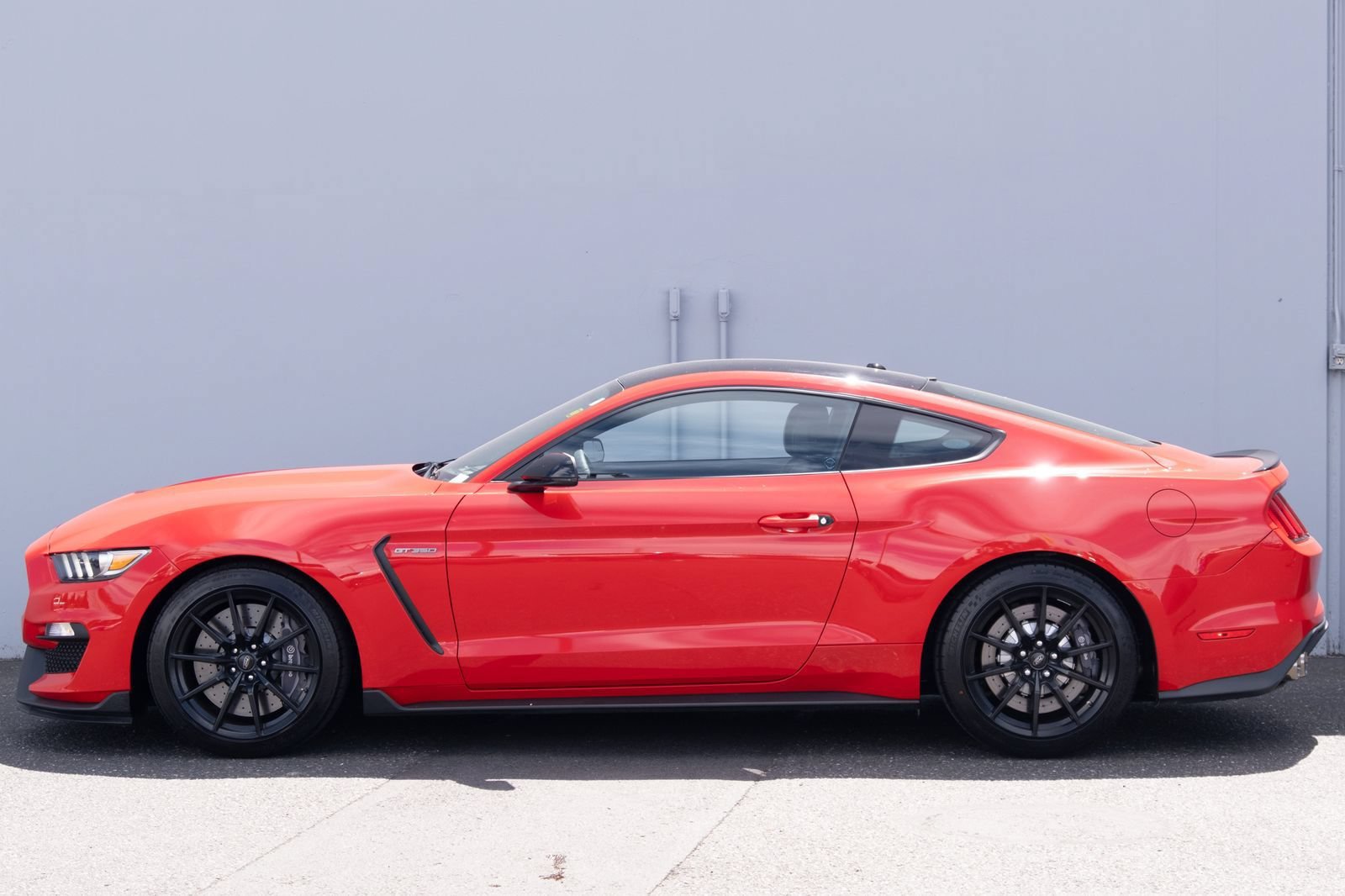 Used 2016 Ford Mustang Shelby GT350 w/ Technology Package RWD image 19