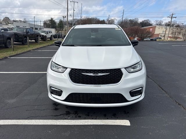 New 2026 Chrysler Pacifica Select image 2