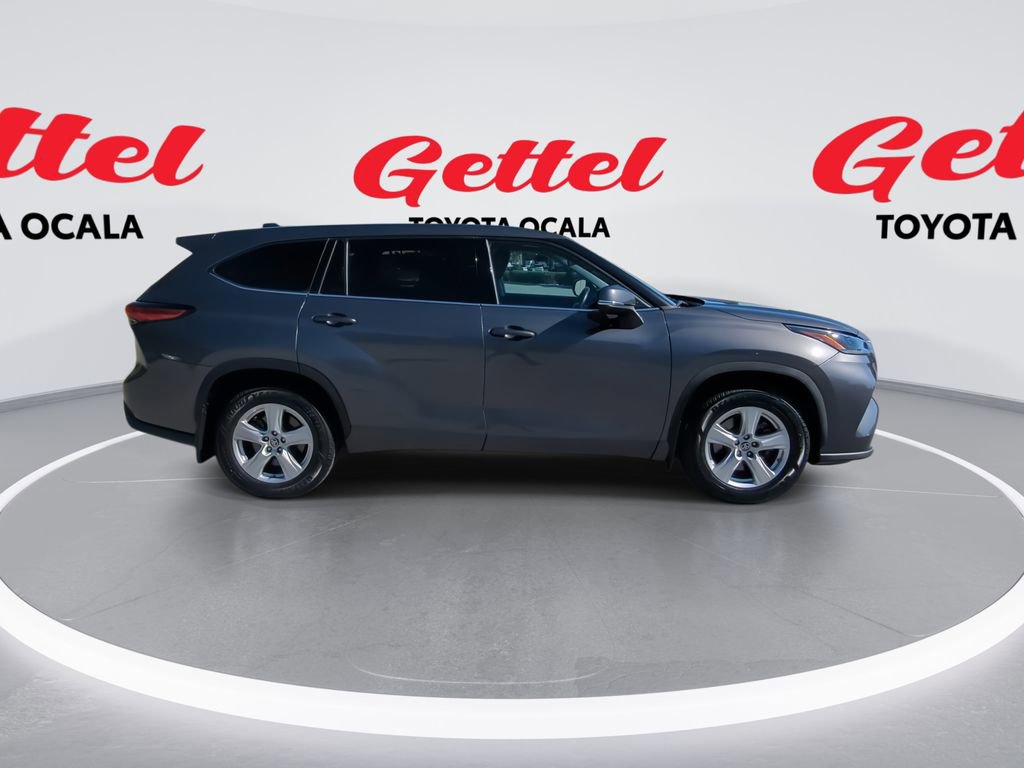 Used 2021 Toyota Highlander LE image 9
