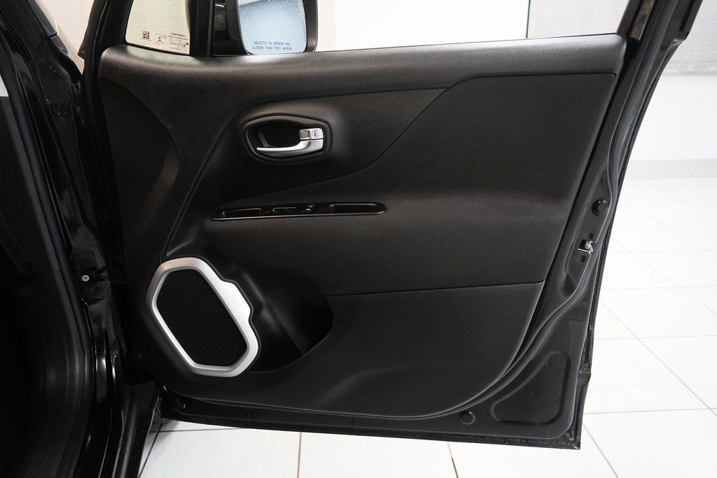 Used 2020 Jeep Renegade Latitude w/ Cold Weather Group image 29