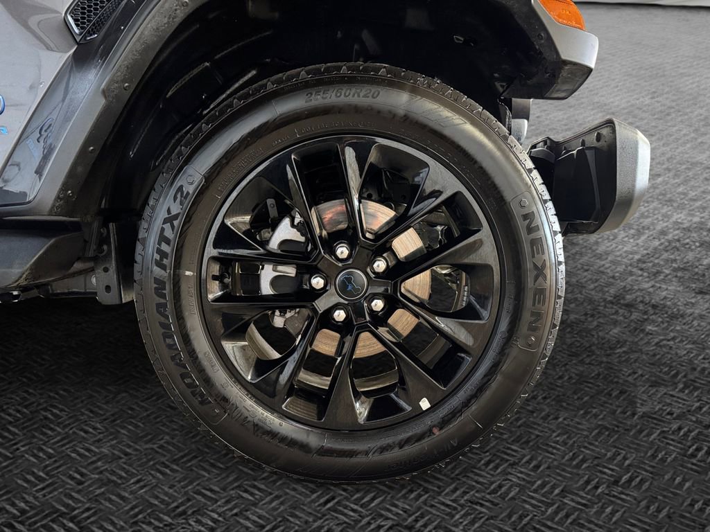 Used 2025 Jeep Wrangler Unlimited Sahara image 11