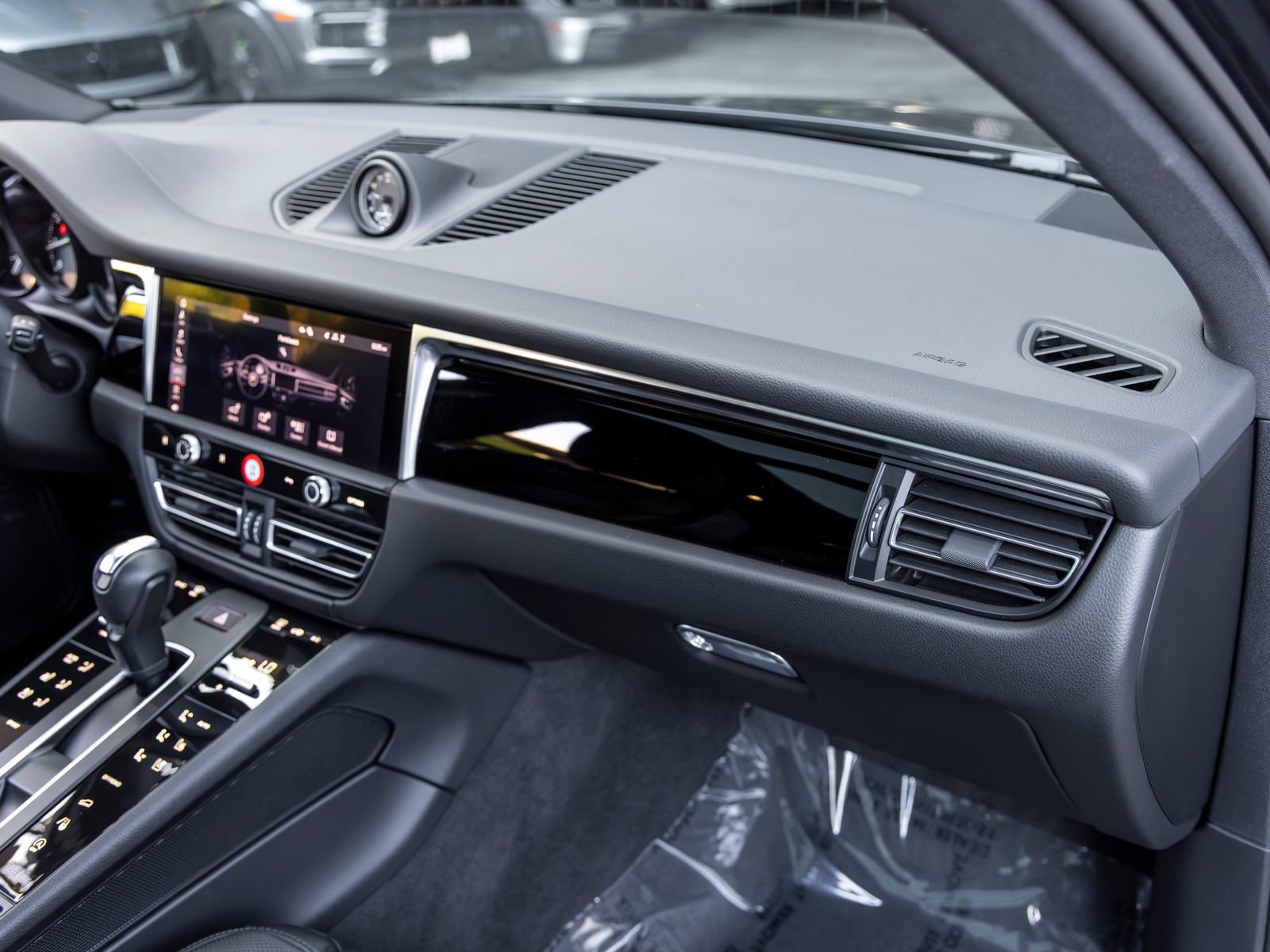 Certified 2026 Porsche Macan AWD/4WD image 66