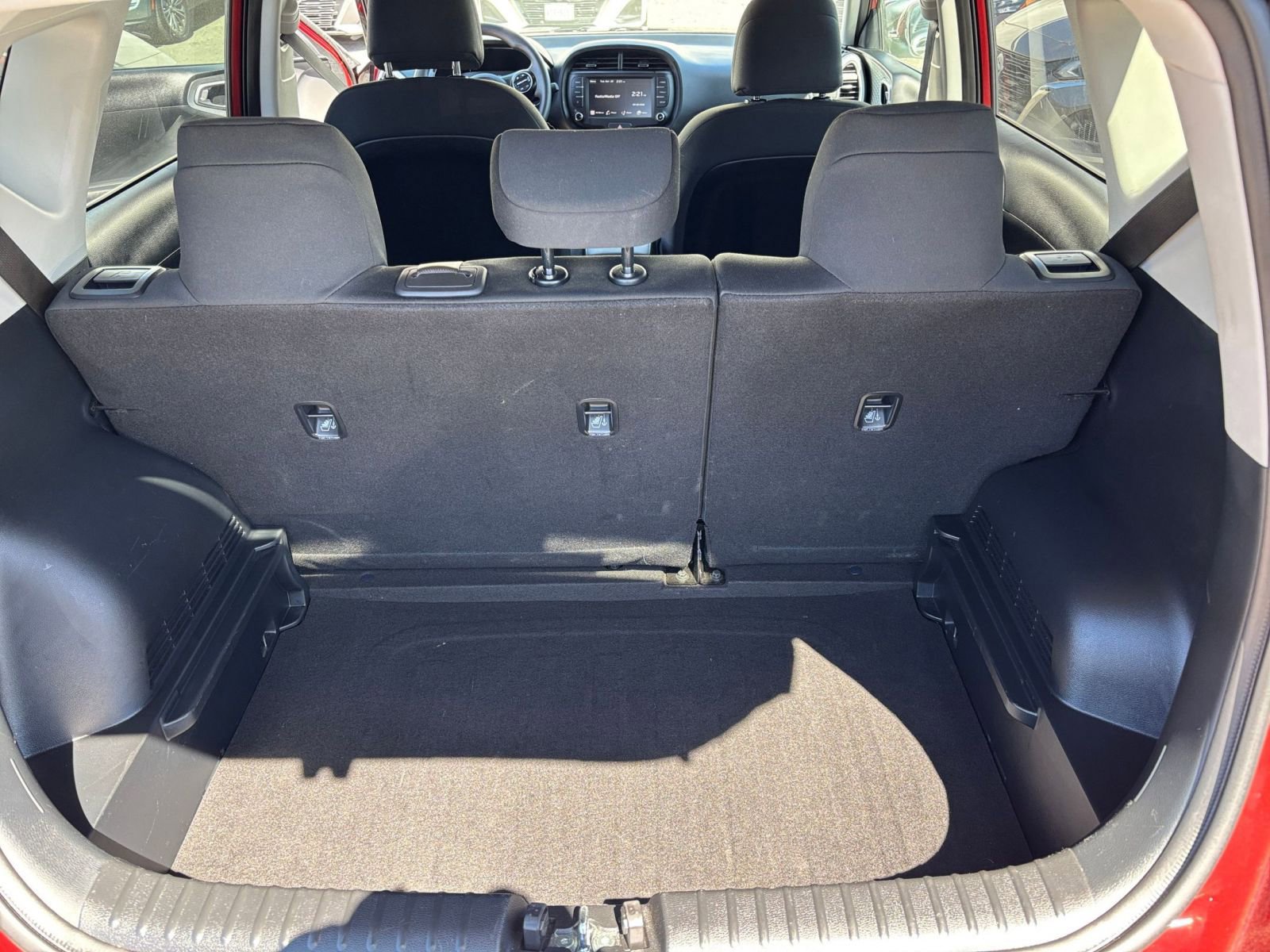 Used 2025 Kia Soul LX w/ LX Technology Package FWD image 29