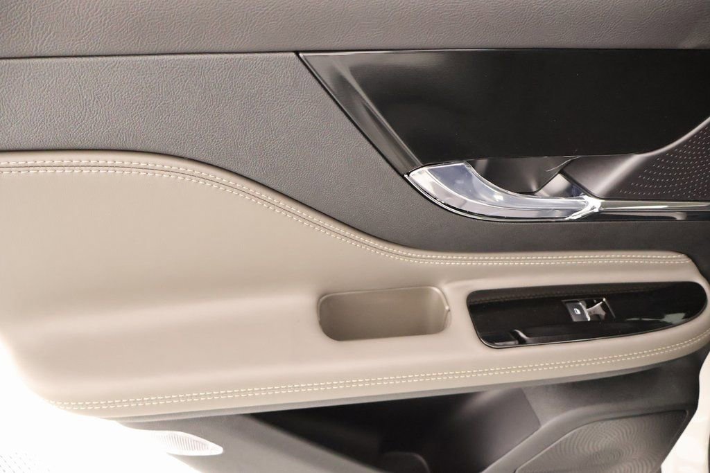 New 2026 Lincoln Corsair Premiere FWD image 17