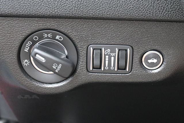 Used 2023 Chrysler 300 Touring L w/ Popular Equipment Group RWD image 15