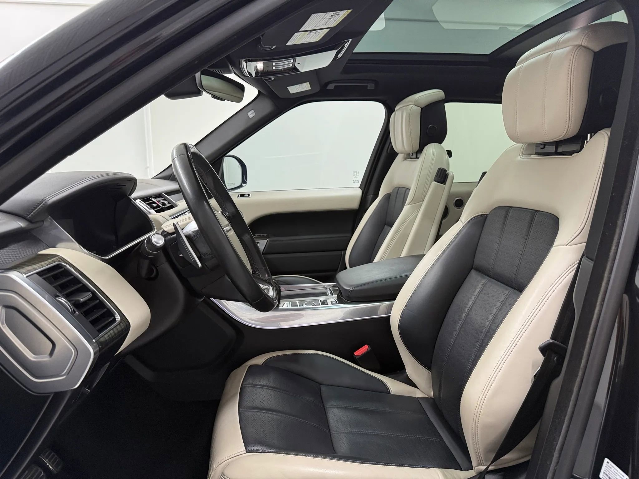 Used 2019 Land Rover Range Rover Sport HSE Dynamic image 13