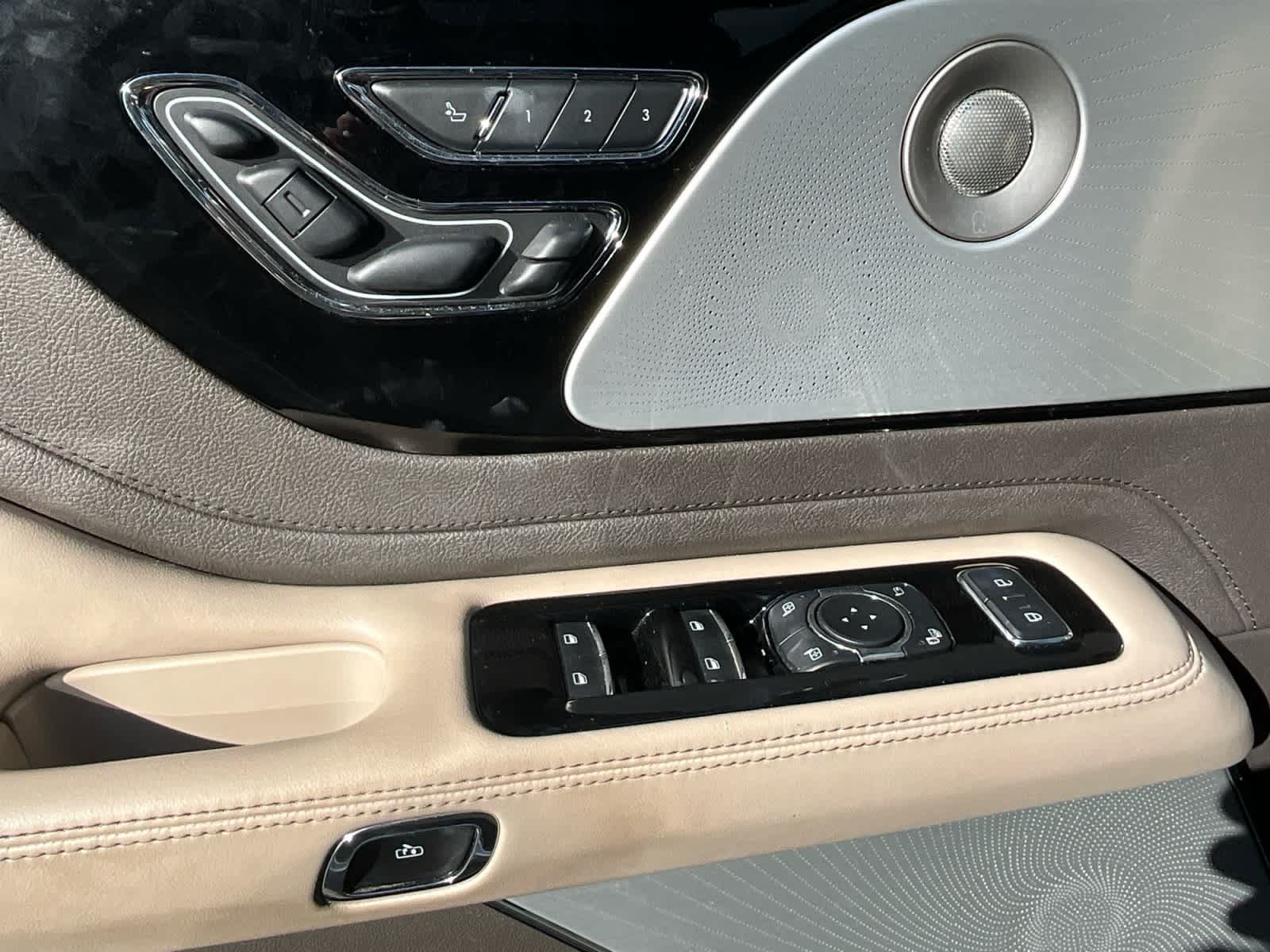 Used 2022 Lincoln Aviator Reserve w/ Equipment Group 201A AWD/4WD image 19
