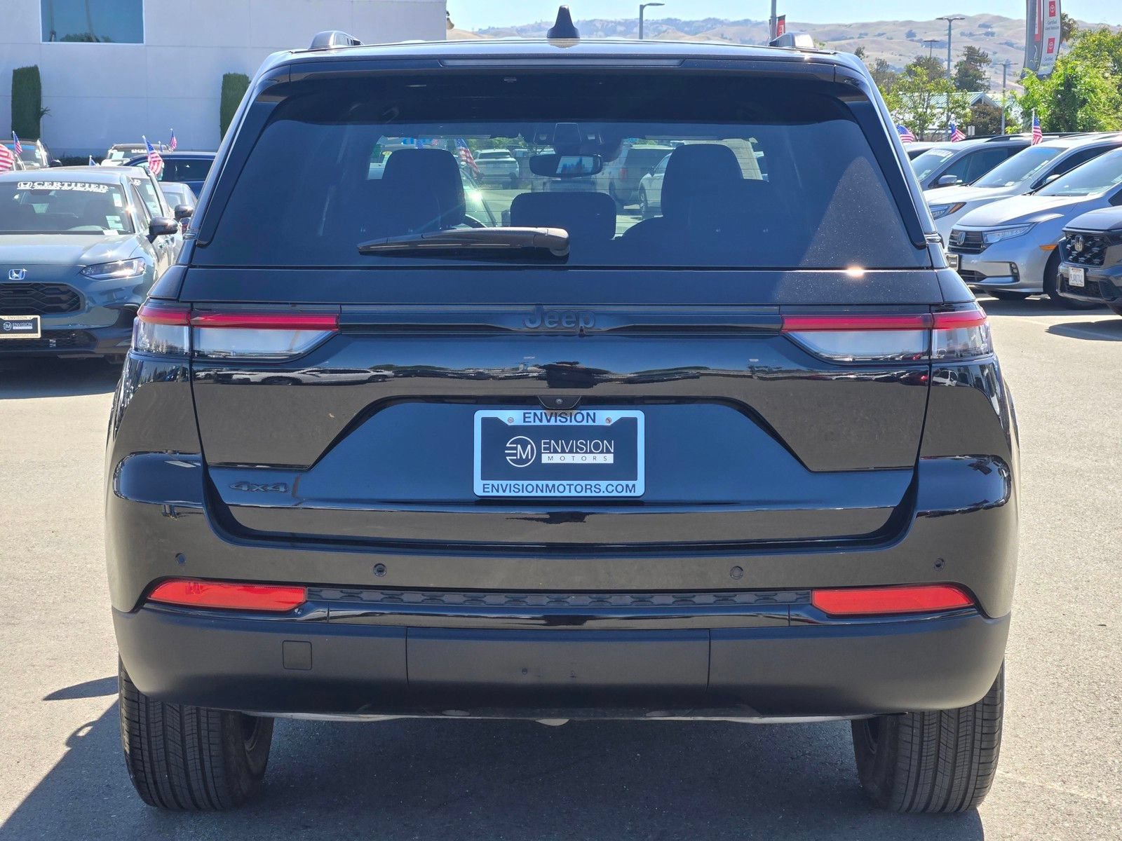 Used 2025 Jeep Grand Cherokee Altitude AWD/4WD image 6