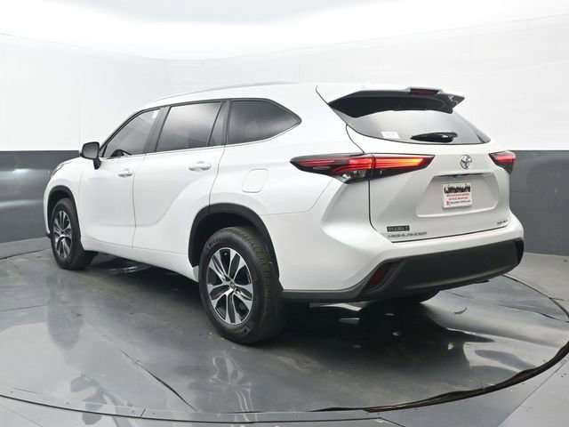 Used 2026 Toyota Highlander XLE image 3