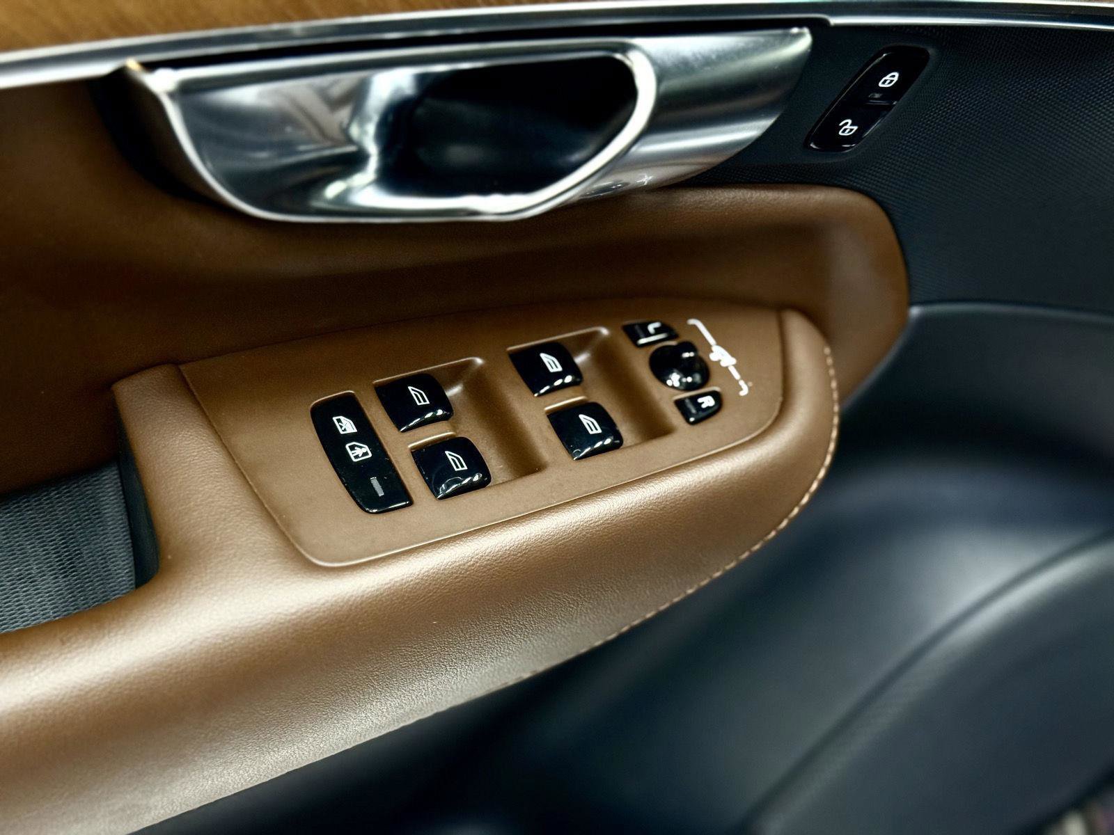 Used 2024 Volvo XC90 T8 Plus w/ Protection Package Premier image 12